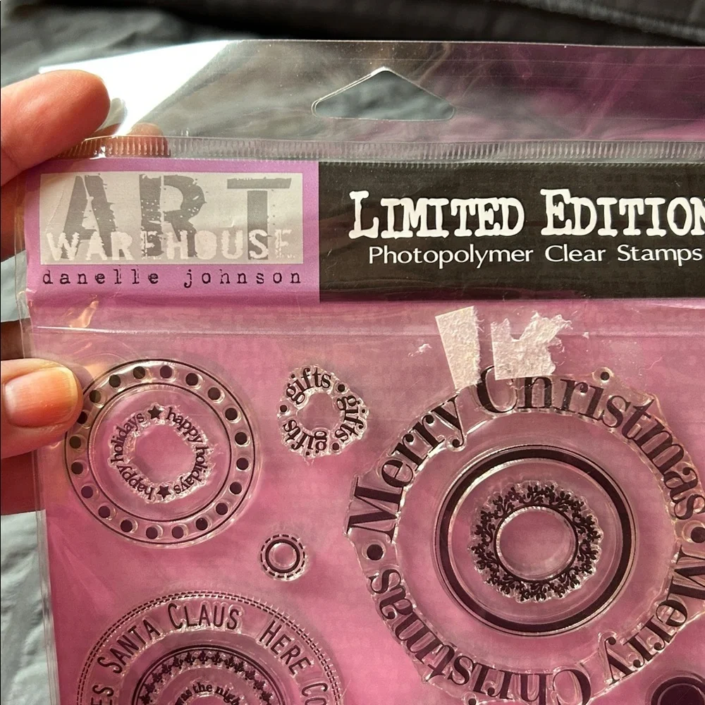 New Art Warehouse Danielle Johnson Christmas Clear circular Stamps Set